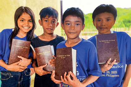 Philipines Children with Bibles Philipines Children with Bibles